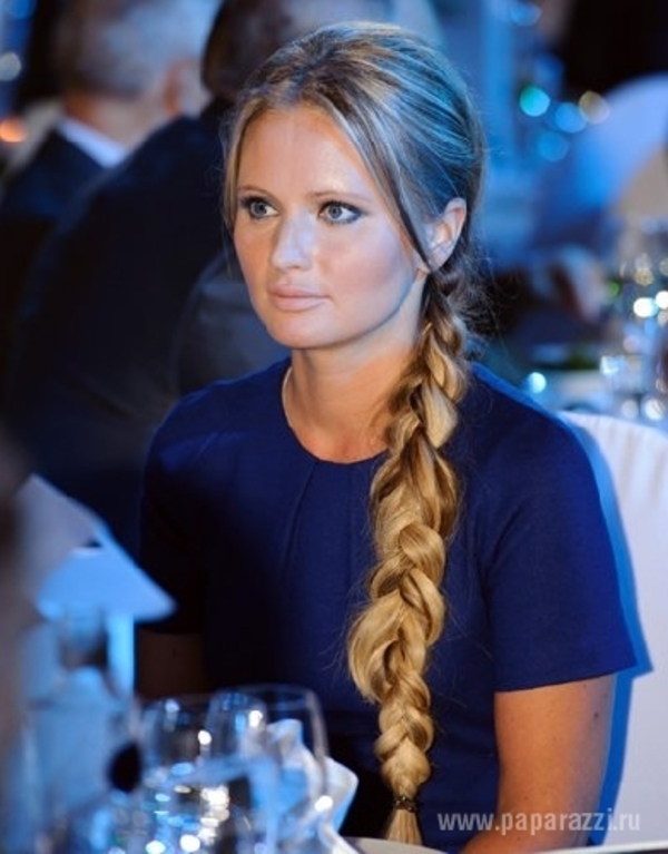 Блондинка Дана Борисова стала ведущей серьезной программы