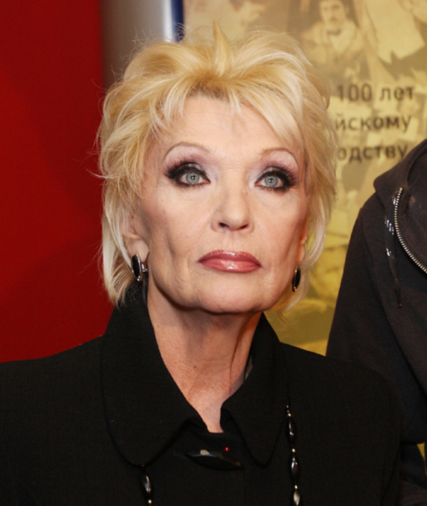 Звездные женщины и их юные поклонники