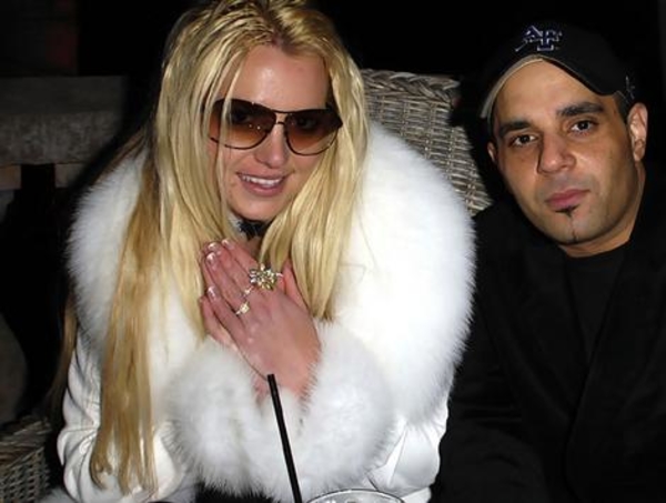 Бывший менеджер Бритни Спирс обвинил ее в хранении наркотиков