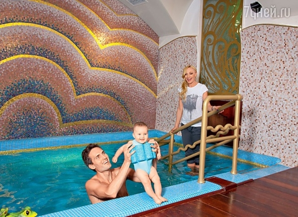 Кристина Орбакайте впервые показала дочь