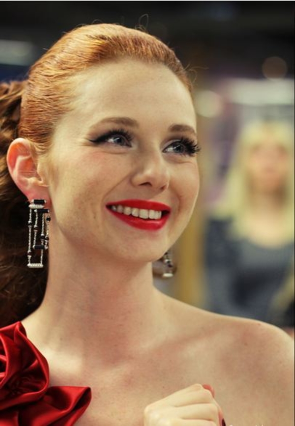 Лена Катина