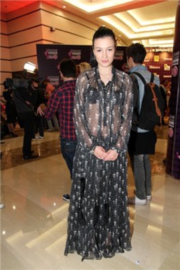 Анастасия Приходько вышла в свет в прозрачном платье