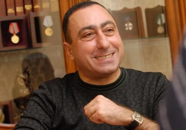 Знаменитый комик Карен Аванесян попал в реанимацию