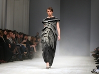 Дизайнер Владимир Подолян рассыпал на подиуме космическую пыль