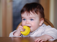 Ребенок проглотил инородный предмет: Как помочь малышу