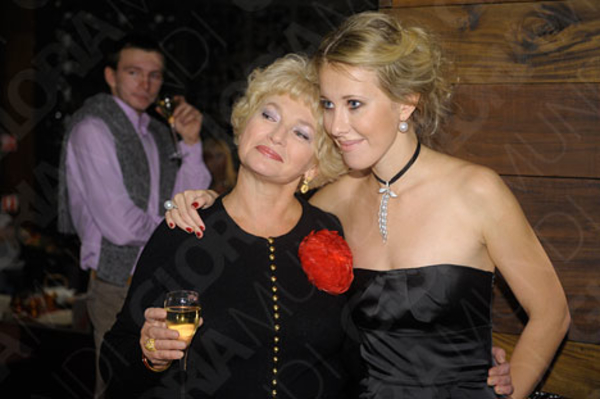 Ксения Собчак публично послала маму на три буквы