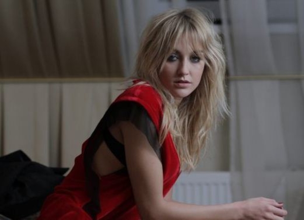 Ева Бушмина из ВИА Гры стала жертвой интернет-мошенников