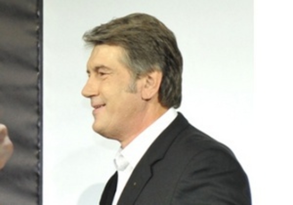 На открытии МКФ Молодость Виктор Ющенко наградил сценариста Рустама Ибрагимбекова