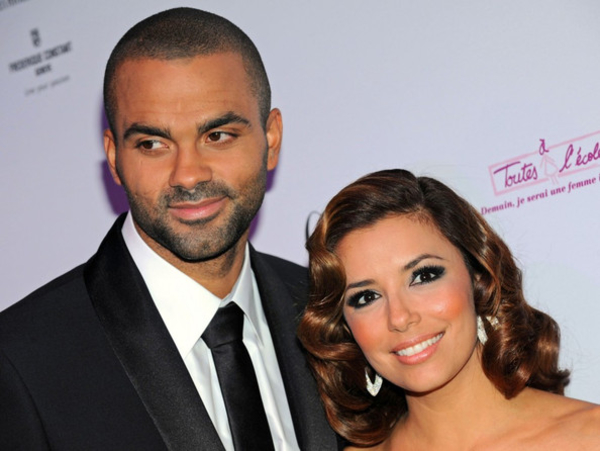 Ева Лонгория показывает шрамы там, где были тату в честь экс-супруга