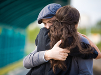 В среднем объятия с любимым человеком длятся 45 минут