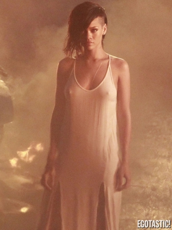 Сексуальная Рианна: Певица продемонстрировала формы