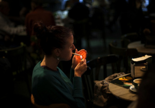 Ученые: Женщине необходимо бросить курить до 30 лет