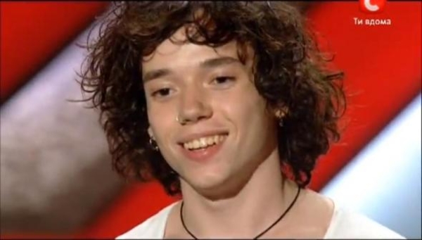 Х-фактор 3: Дмитрий Сысоев показал мускулы и тату