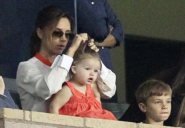 Годовалая дочь Дэвида Бекхэма сходила на футбольный матч
