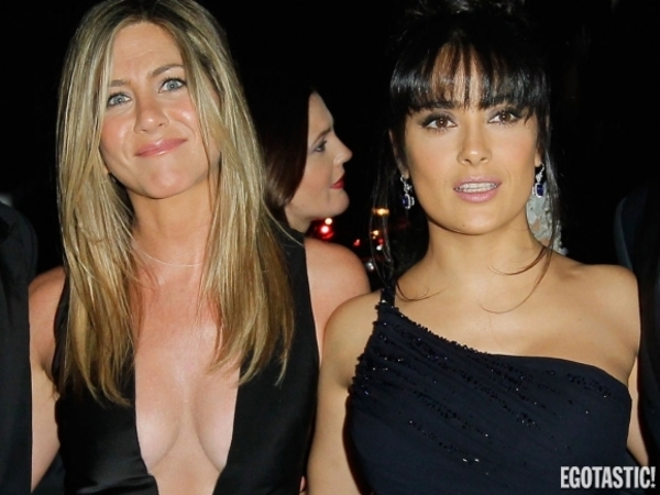 Дженнифер Энистон удивила глубоким декольте