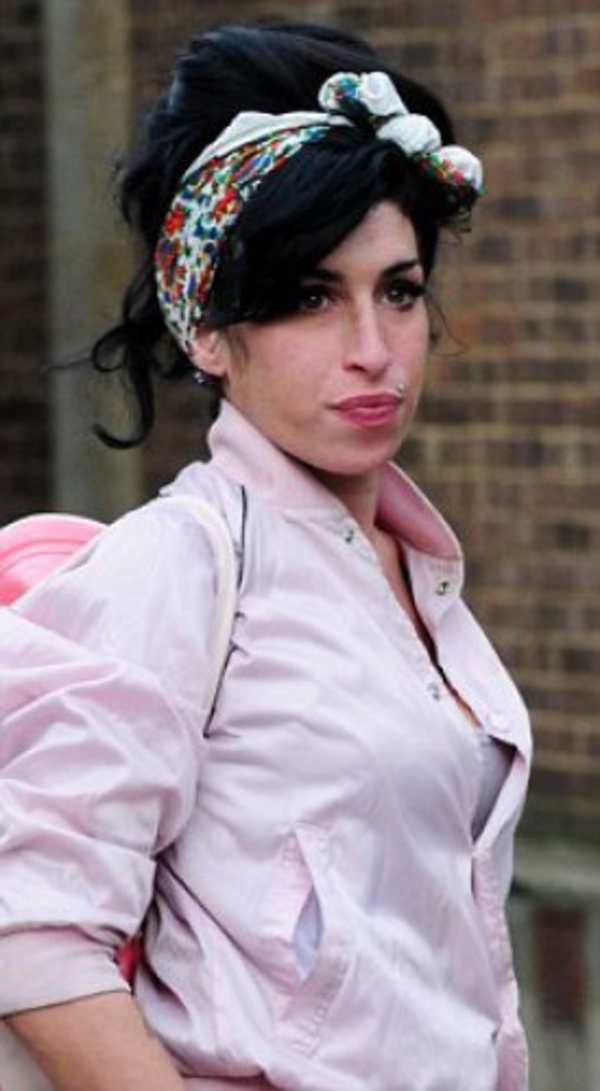 Покойную певицу Эмми Уайнхаус обокрали на 200 тысяч долларов