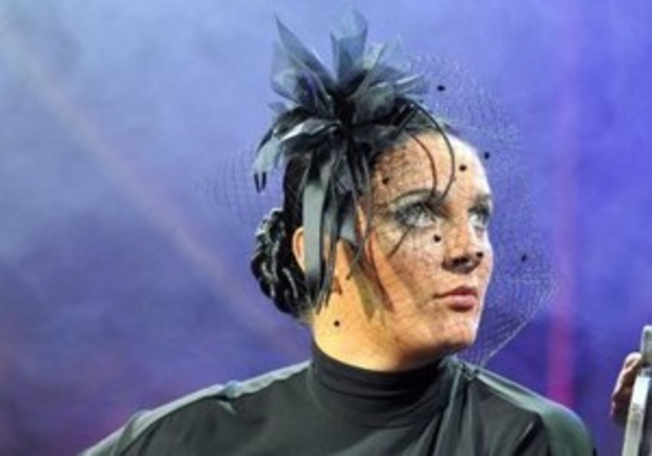 Елена Ваенга засудила газету за сообщение о том, что она – вампир