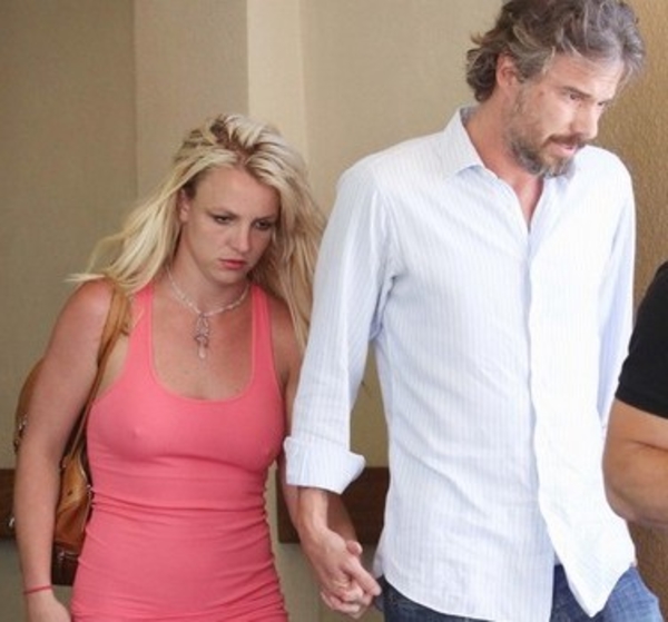 Бритни Спирс и Джейсон Травик расстались – СМИ