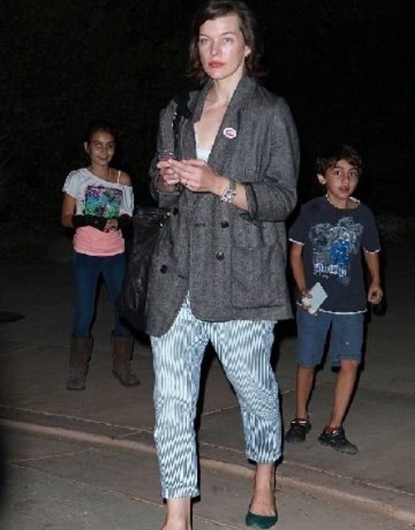 Милла Йовович пошла на выборы в США без макияжа