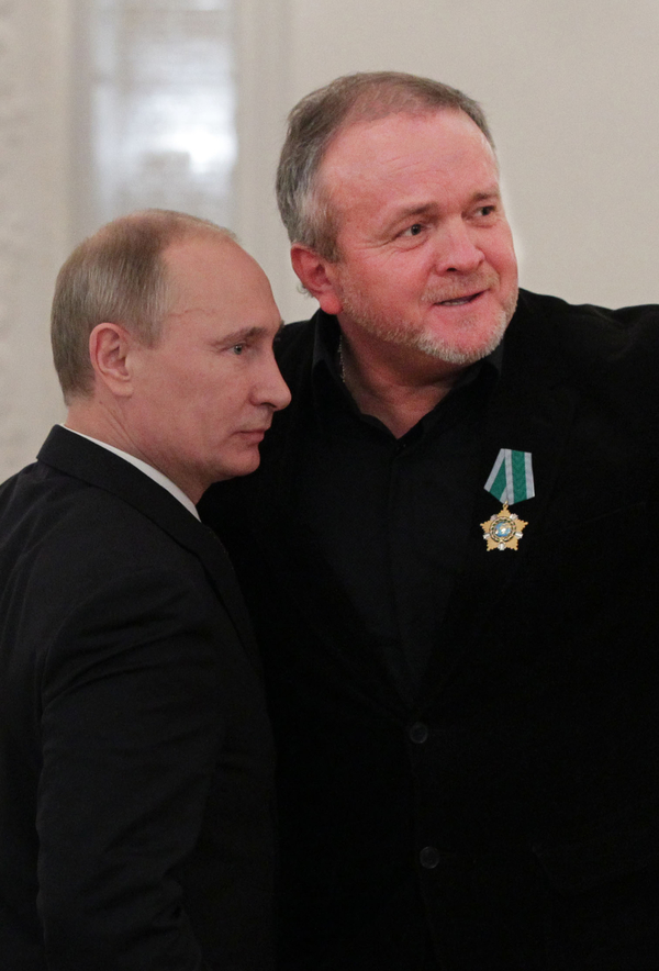 Владимир Путин наградил Олега Карамазова орденом