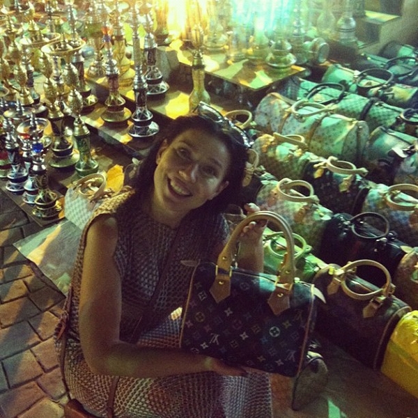 Елка не стесняется покупать подделки