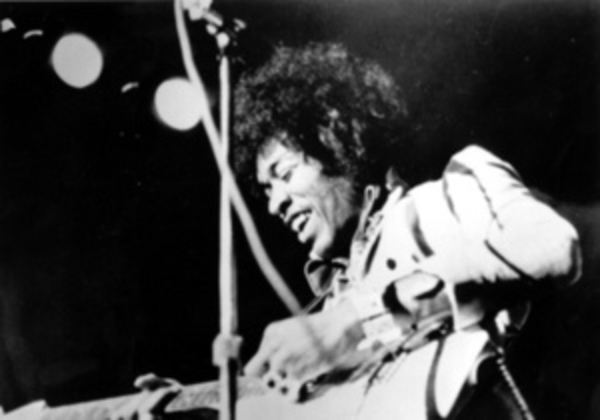 В США выпустили коллекцию одежды в честь Джими Хендрикса