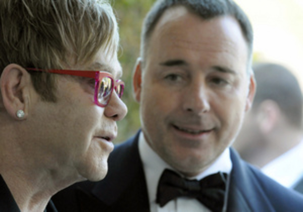 У Элтона Джона родится второй ребенок от суррогатной матери