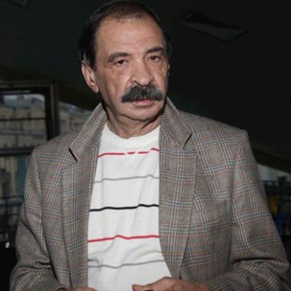 Cтала известна причина смерти ведущего Городка Ильи Олейникова