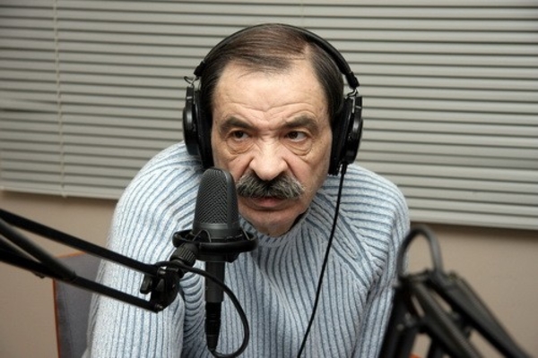 В последних выпусках Городка Илья Олейников уже не мог говорить сам