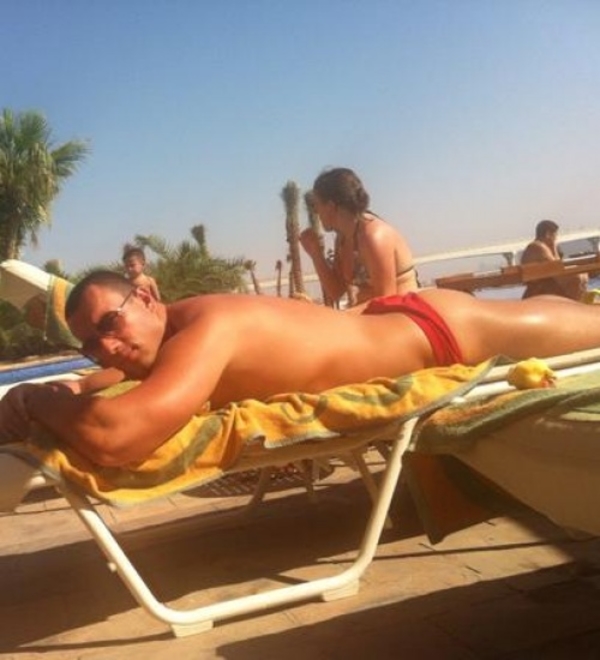 Любовник Ксении Бородиной показал поклонникам оголенную попу