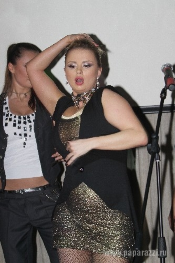 Ради клипа Анны Семенович в Париже перекрыли движение транспорта