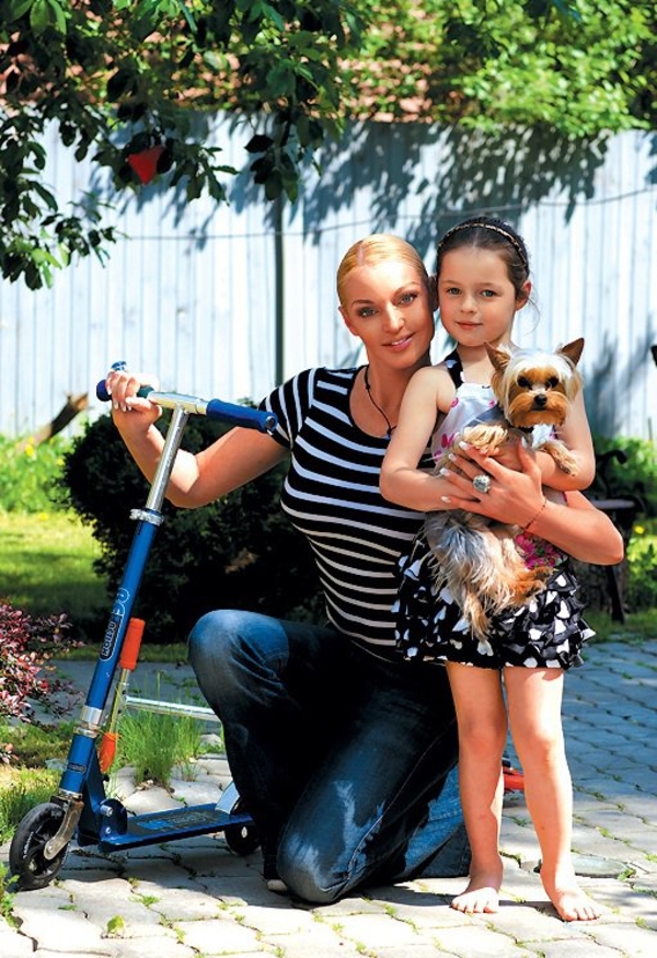 Пес Анастасии Волочковой погрыз ее новый IPhone 5