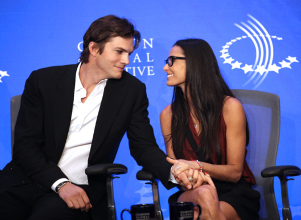 Дэми Мур и Эштон Катчер воссоединились ради детей