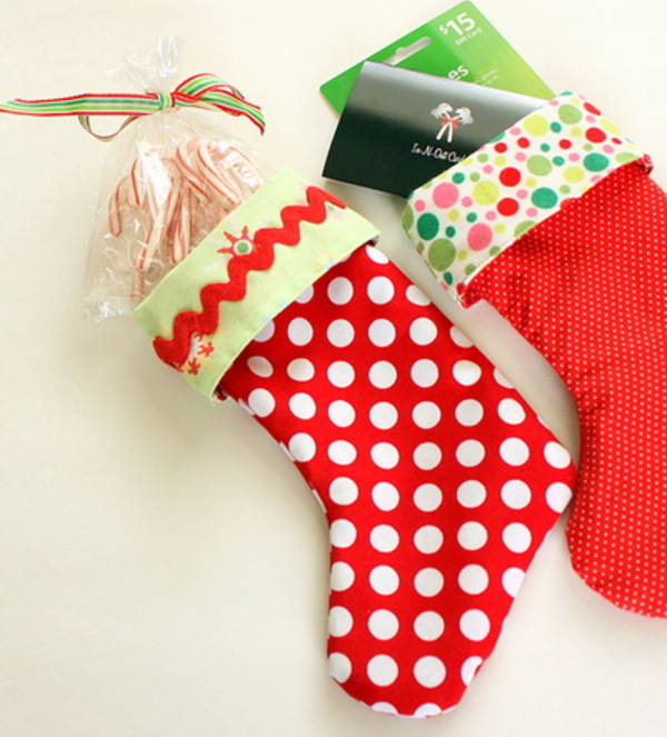 Новогодняя поделка своими руками: носок для подарков