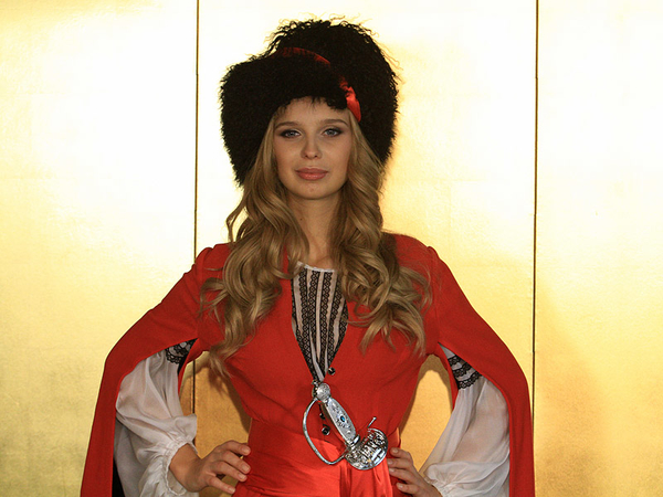 Украинка выйдет на сцену конкурса Мисс Вселенная в шароварах и с шашкой