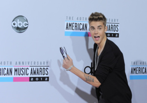 Джастина Бибера наградили медалью за заслуги перед страной