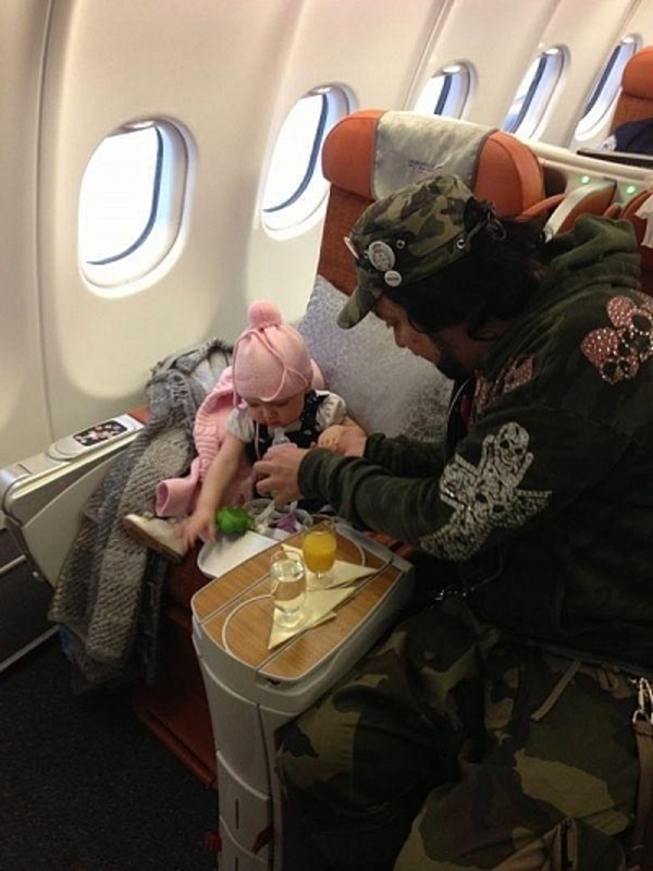 Филипп Киркоров наконец-то показал фото своей годовалой дочери