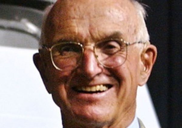 Скончался хирург, впервые успешно пересадивший почку человеку