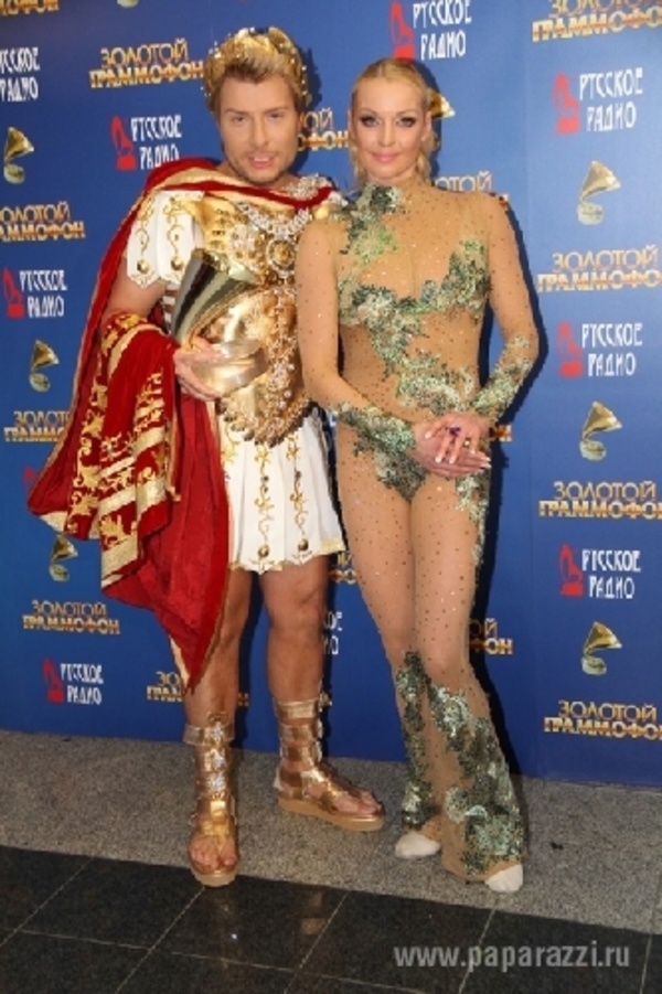 Николай Басков публично поцеловал Анастасию Волочкову