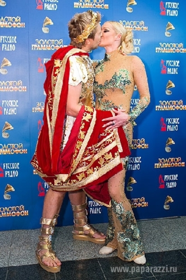 Николай Басков публично поцеловал Анастасию Волочкову