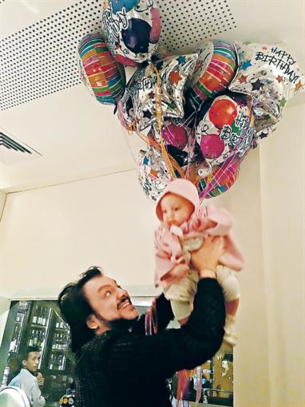 Киркоров показал еще фото дочки и рассказал, какие ей сделали подарки