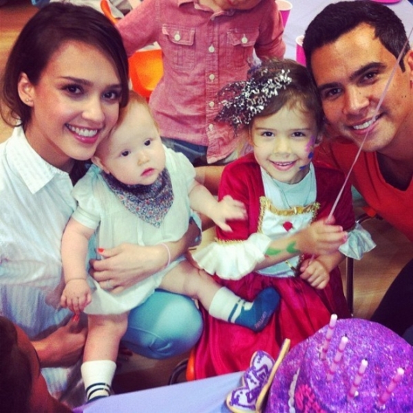 Джессика Альба беременна третьим ребенком