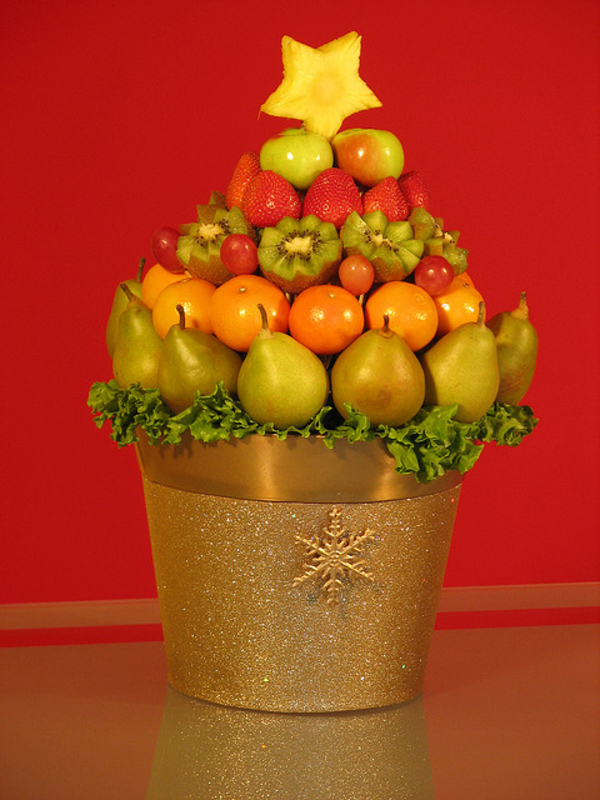 Фруктовая елка на Новый год: 7 идей праздничного угощения