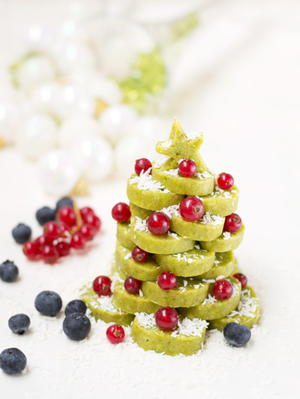 Фруктовая елка на Новый год: 7 идей праздничного угощения