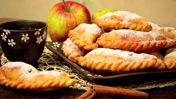 Как приготовить самосы с яблоками и грушами (ВИДЕО)