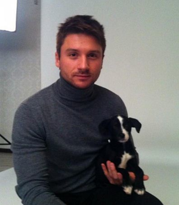 Сергей Лазарев приютил дворовую собаку и показал ее фото в Twitter