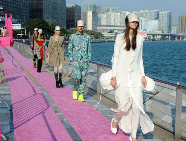 3,2 км моды: Самый длинный в мире подиум установили в Гонконге