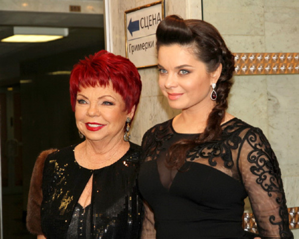 Королева опровергла информацию о том, что ее маму выгнали из шоу