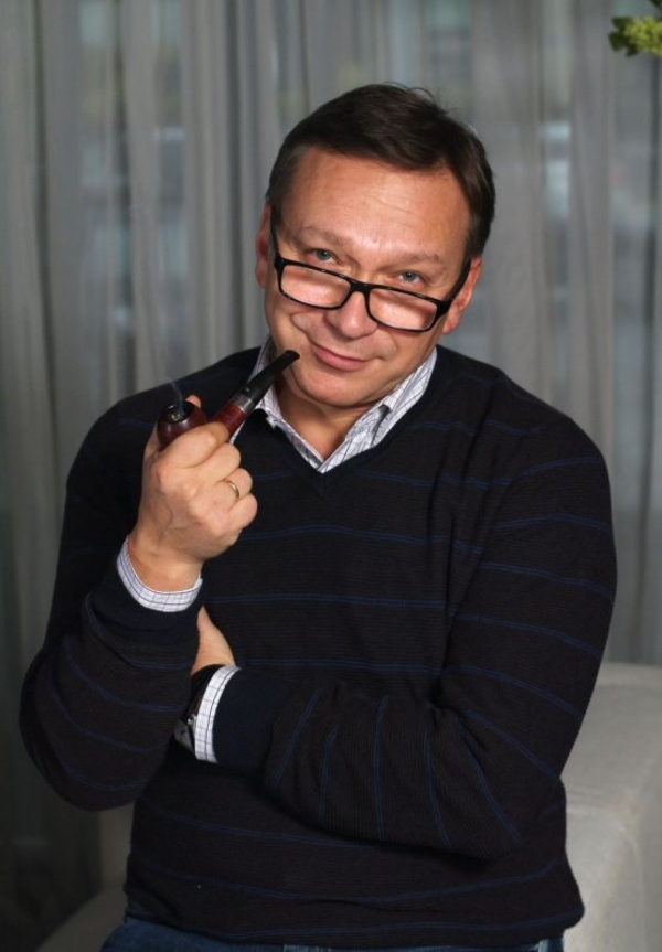 Игорь Угольников