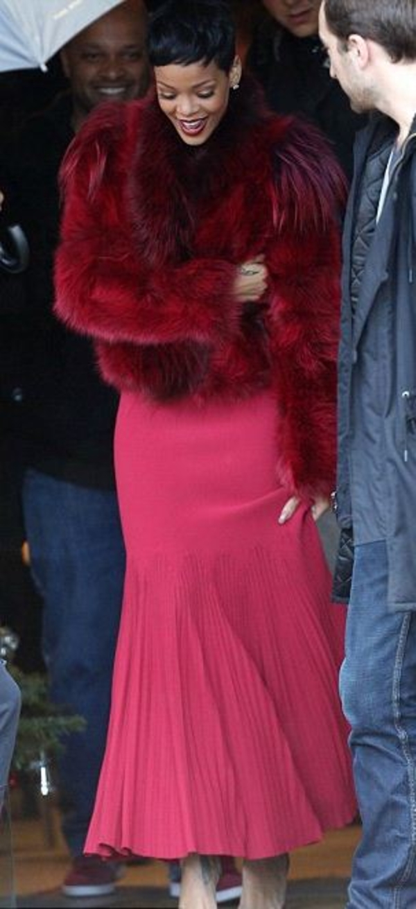 Битва цветных шуб: Рианна против Кейт Мосс